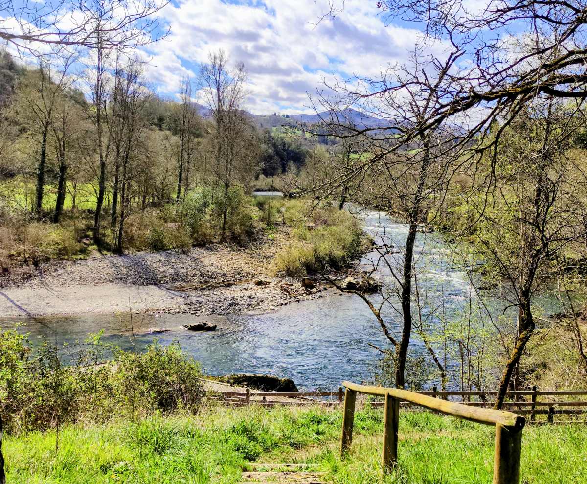 Senda fluvial del Sella en el entorno de Casa Florenta